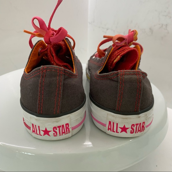 Converse 5-tongue All-Stars Chuck Taylors. Size 4/men, size 6/women - Picture 7 of 8